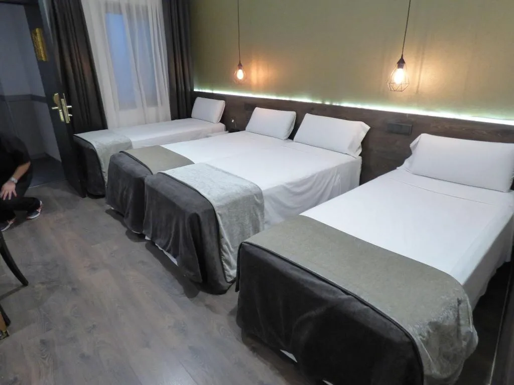 Room, Moderno, Barcelona