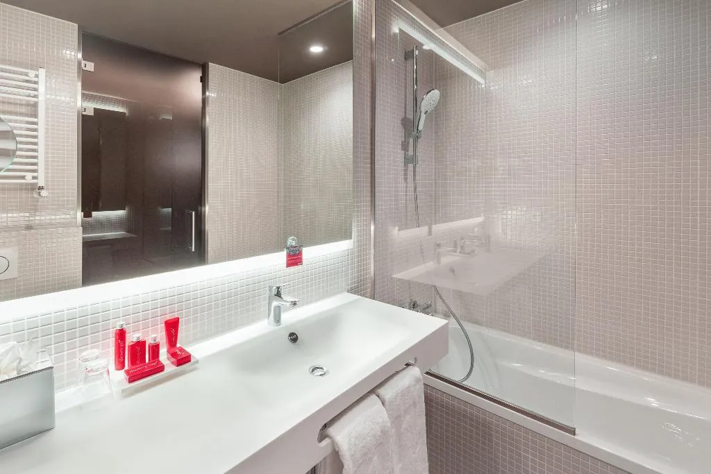 DOUBLE SINGLE USE SUPERIOR Room, nhow Amsterdam RAI, Amsterdam