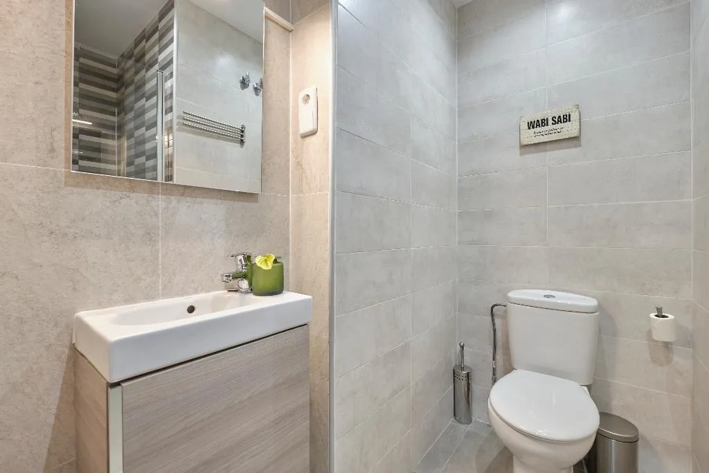 APARTMENT CAPACITY 10 Room, Apartamentos en Sol, Madrid