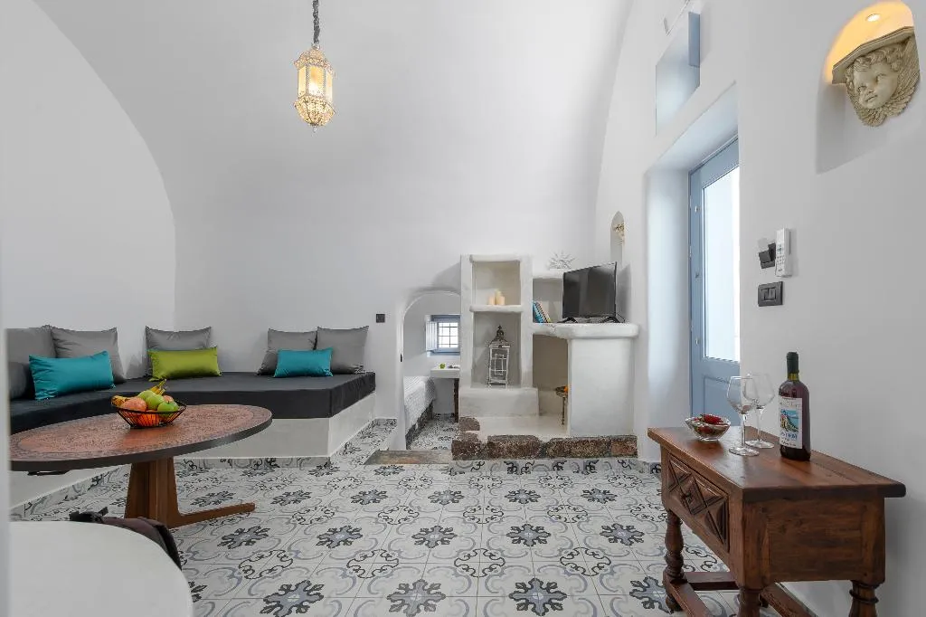SUITE WITH JACUZZI Room, Sole D'Oro Luxury Suites, Santorini