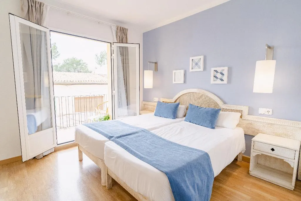 TWIN STANDARD Room, HPC Portocolom, Majorca