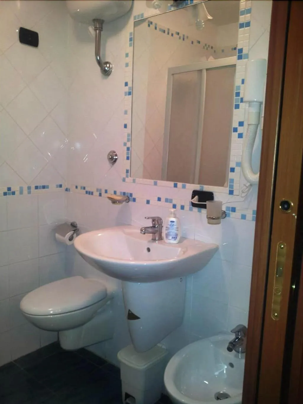 Room, Bed And Breakfast Medea, Naples