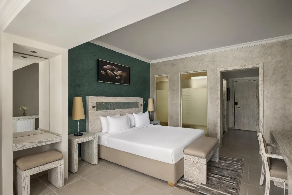 DOUBLE CLASSIC QUEEN BED Room, Mövenpick Waterpark Resort & Spa Soma Bay, Red Sea Riviera