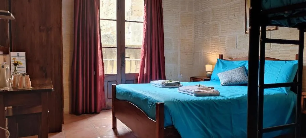 Room, Grotto's Paradise B&B, Gozo