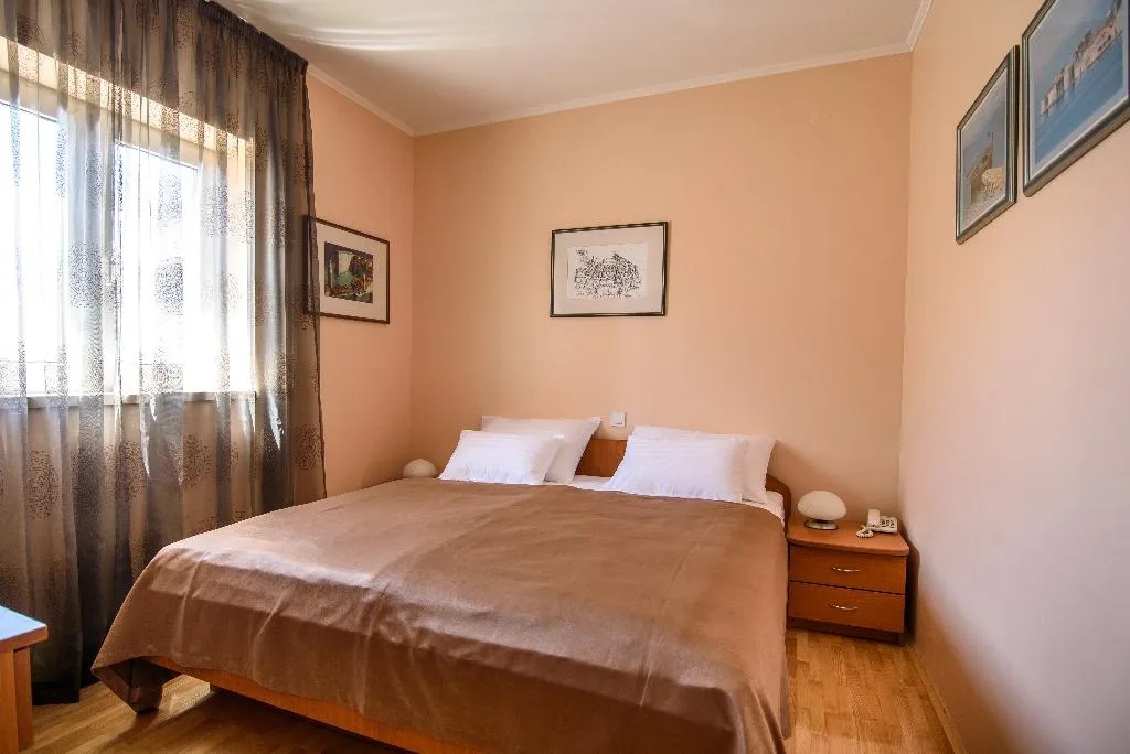 APARTMENT CAPACITY 2 ONE BEDROOM Room, Vila Curic, Dubrovnik