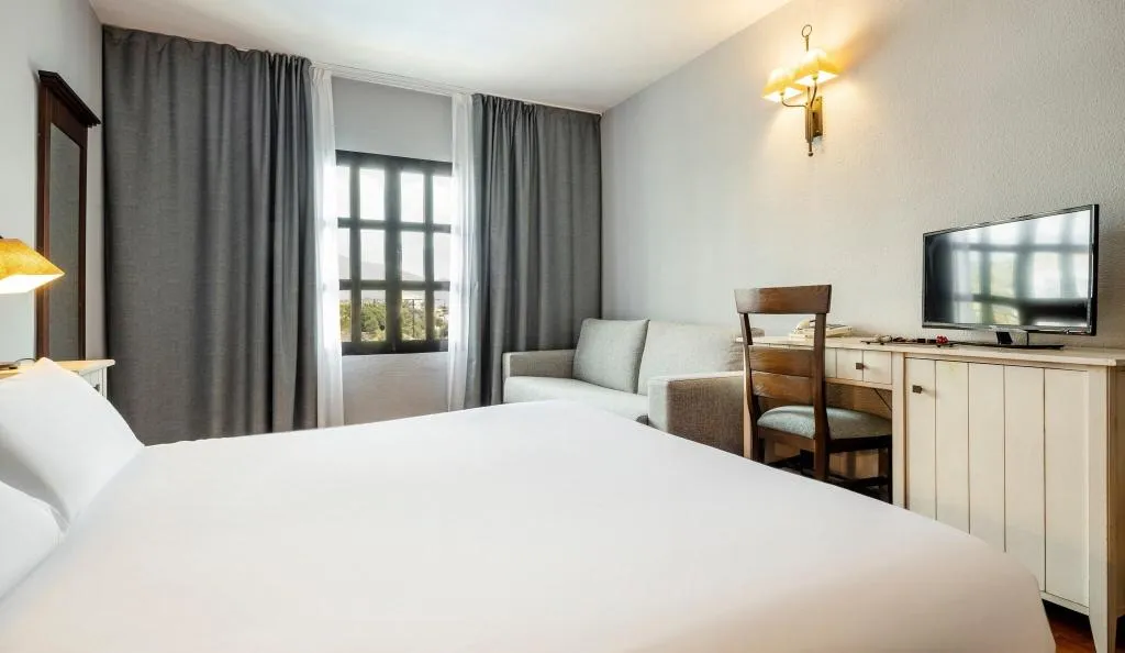 TRIPLE POOL VIEW Room, Ilunion Hacienda de  Mijas, Costa Del Sol