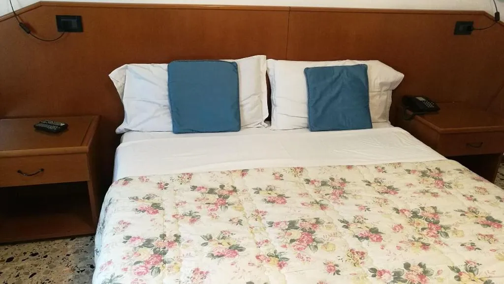 Room, Albergo Ristorante Roma, Milan
