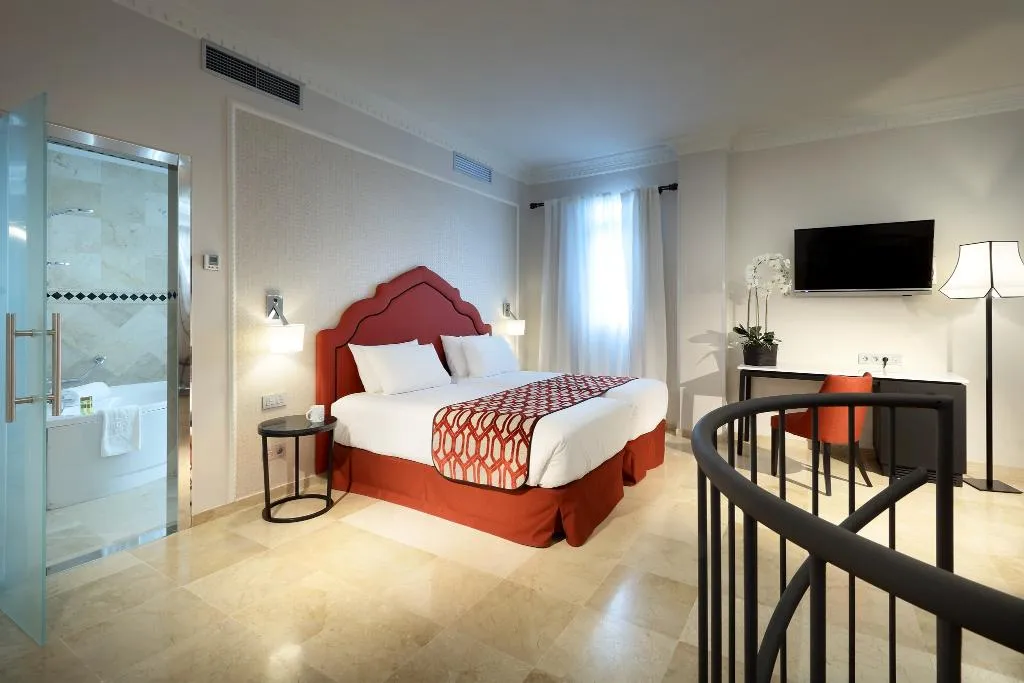 QUADRUPLE STANDARD Room, Eurostars Regina, Seville
