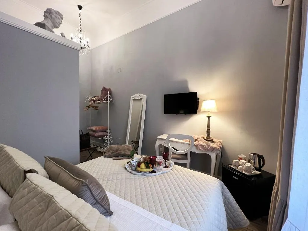 Room, Domus Deorum Deluxe, Naples