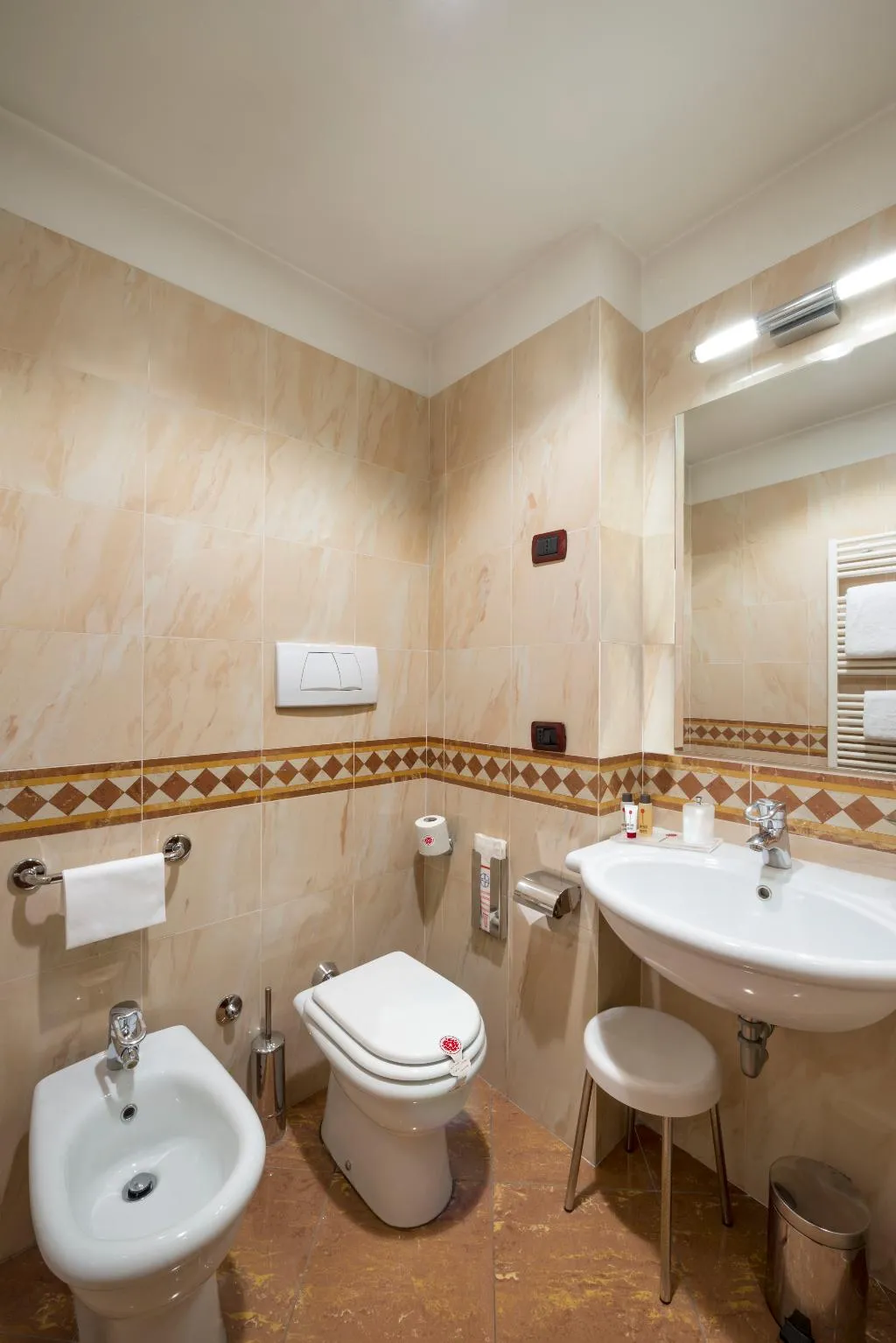 SINGLE STANDARD Room, Lancaster Hotel, Milan