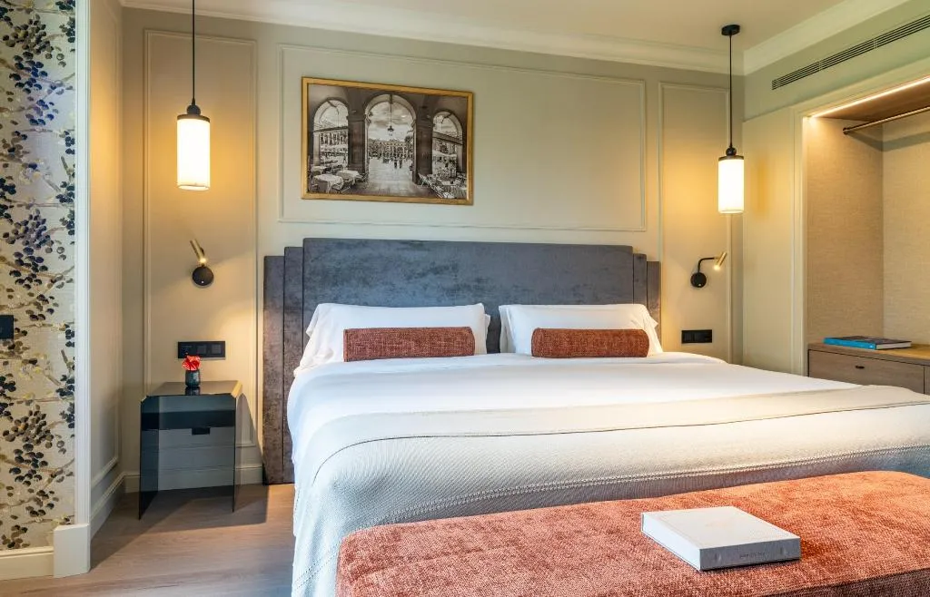 JUNIOR SUITE WITH VIEWS Room, El Avenida Palace, Barcelona