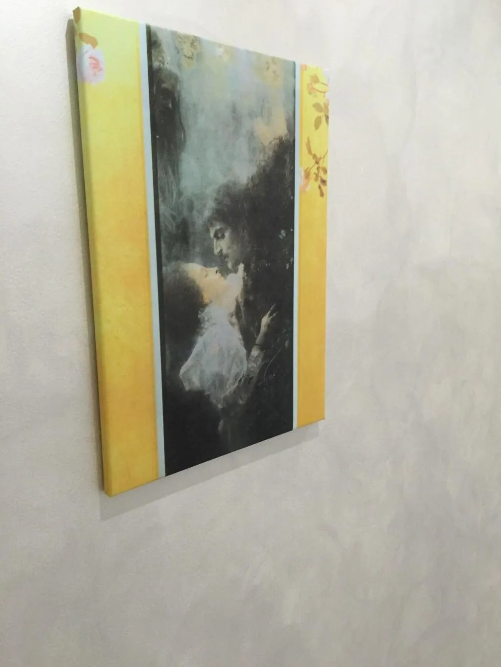 Lobby, Picaflor, Milan