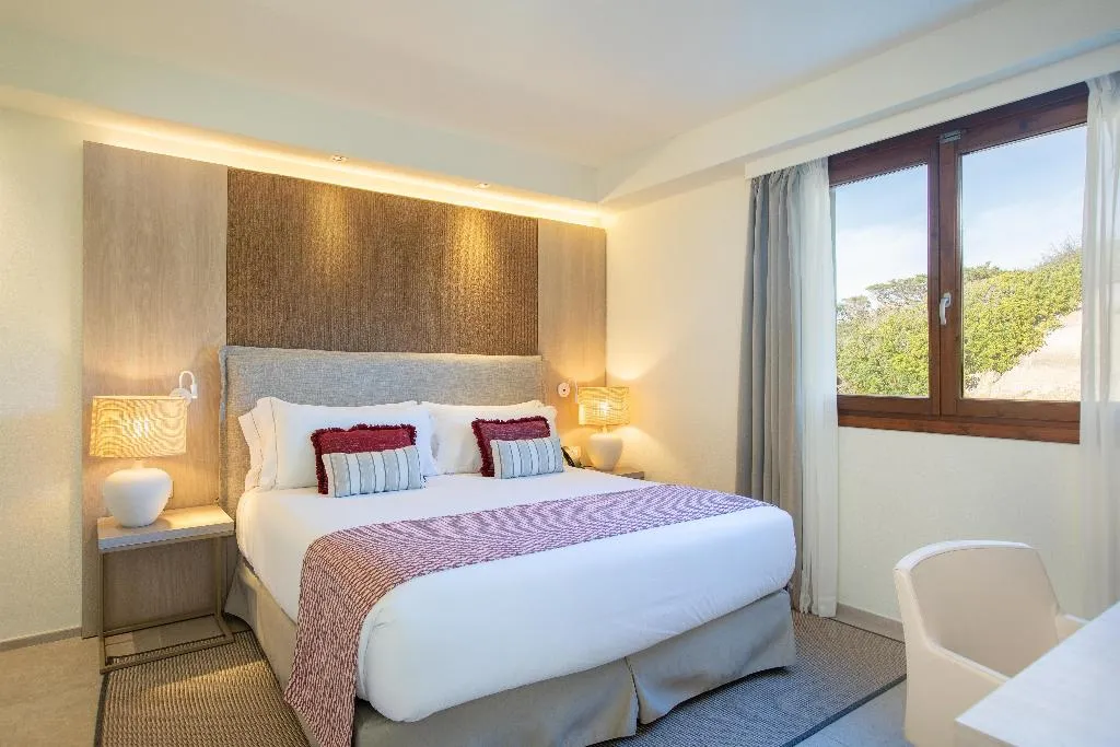 DOUBLE DELUXE KING BED Room, Mangia's Santa Teresa Sardinia, Curio Collection, Olbia