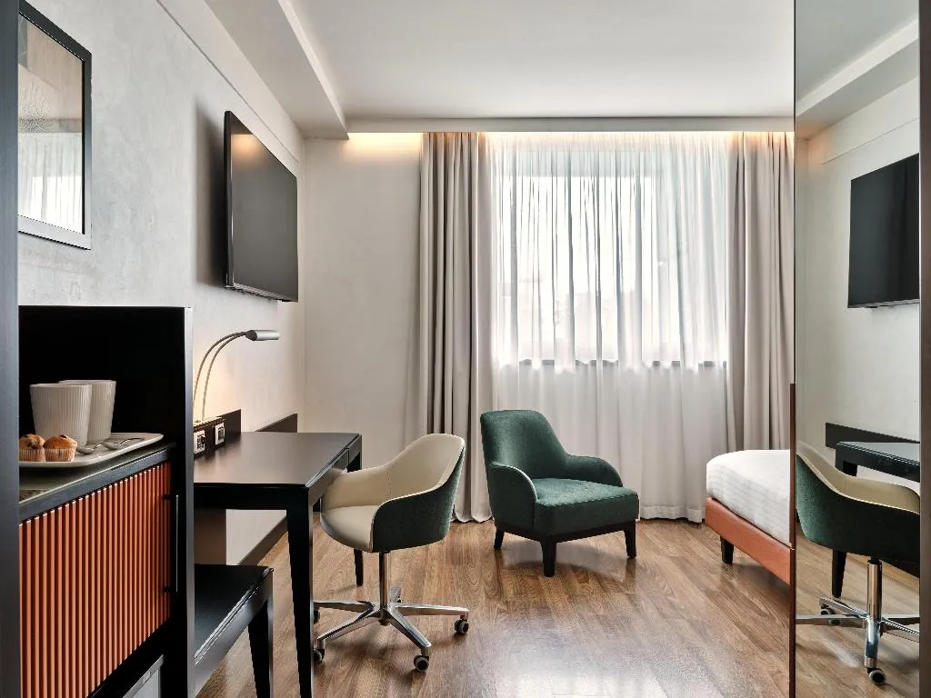 DOUBLE PREMIUM KING BED Room, Crowne Plaza Milan Malpensa Airport, Milan