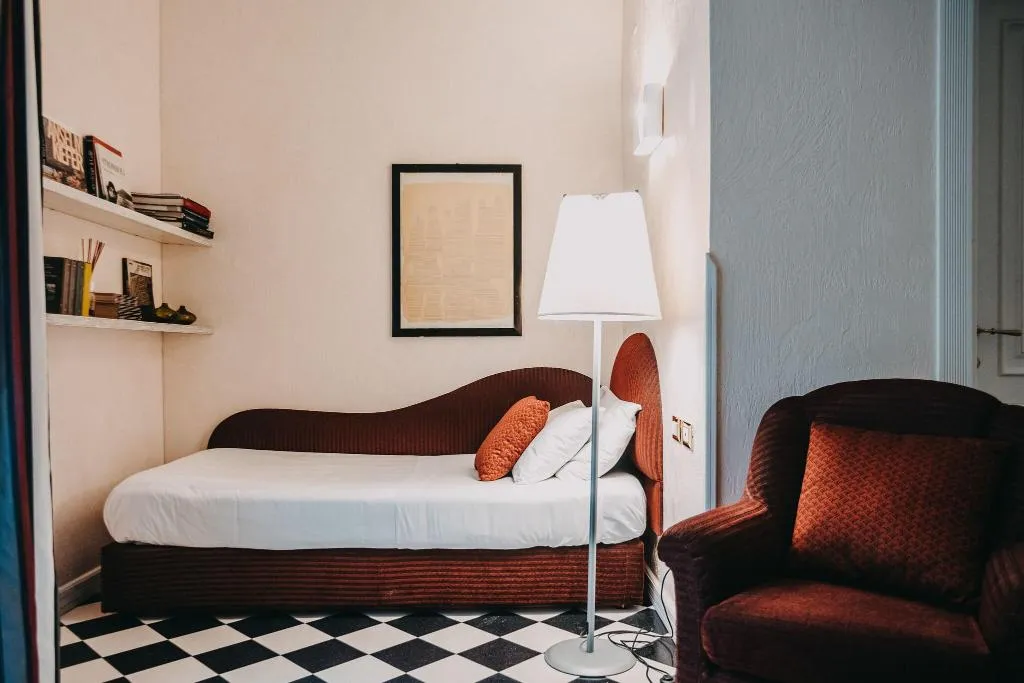 TWIN CLASSIC Room, Costantinopoli 104, Naples