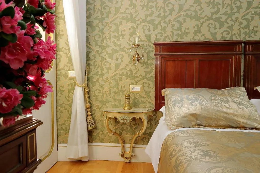 Room, Domus Monamì Luxury Suites, Rome
