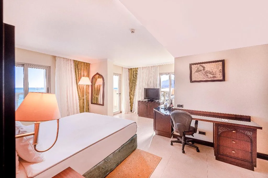 SUITE SEA FRONT Room, Crowne Plaza Antalya, Antalya