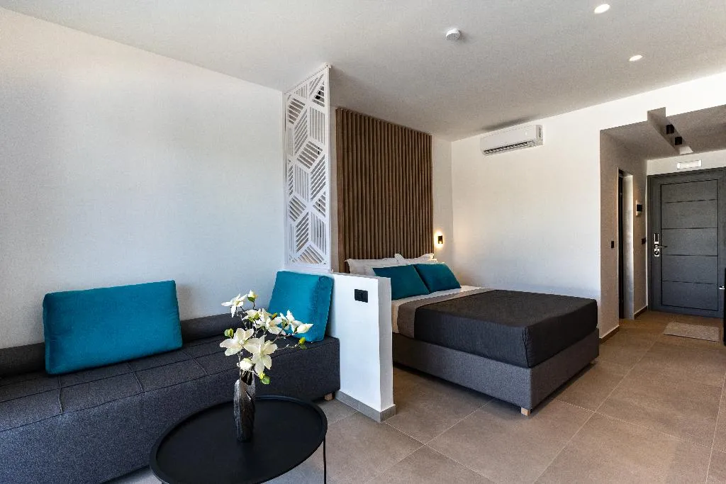 SUITE SUPERIOR WITH PRIVATE POOL Room, Zoes, Rhodes