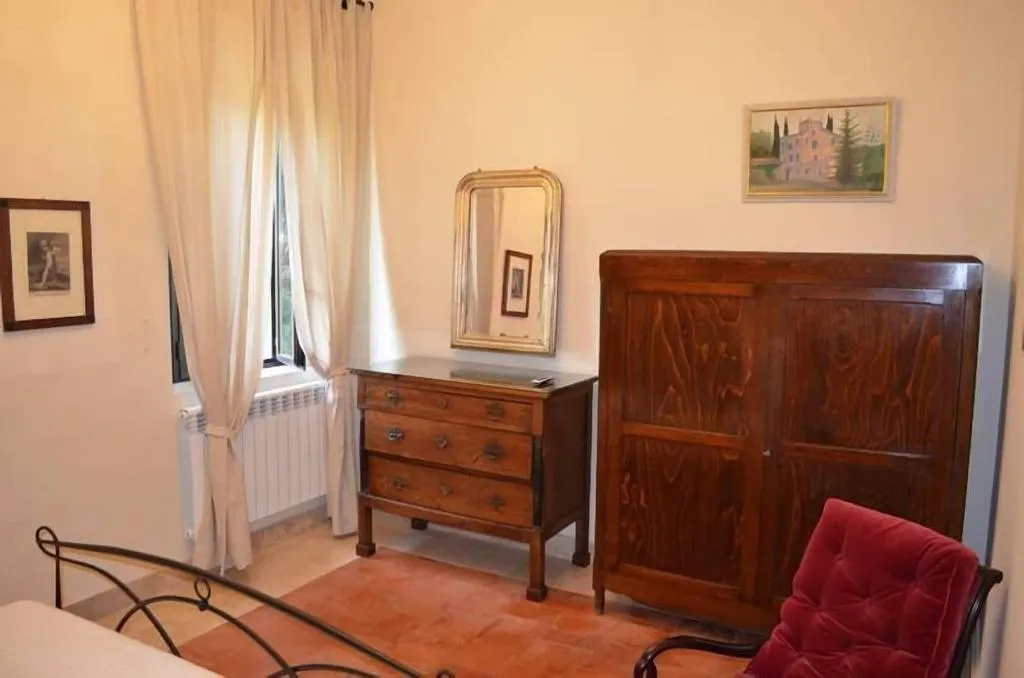 Room, Casale Colleoni, Rome