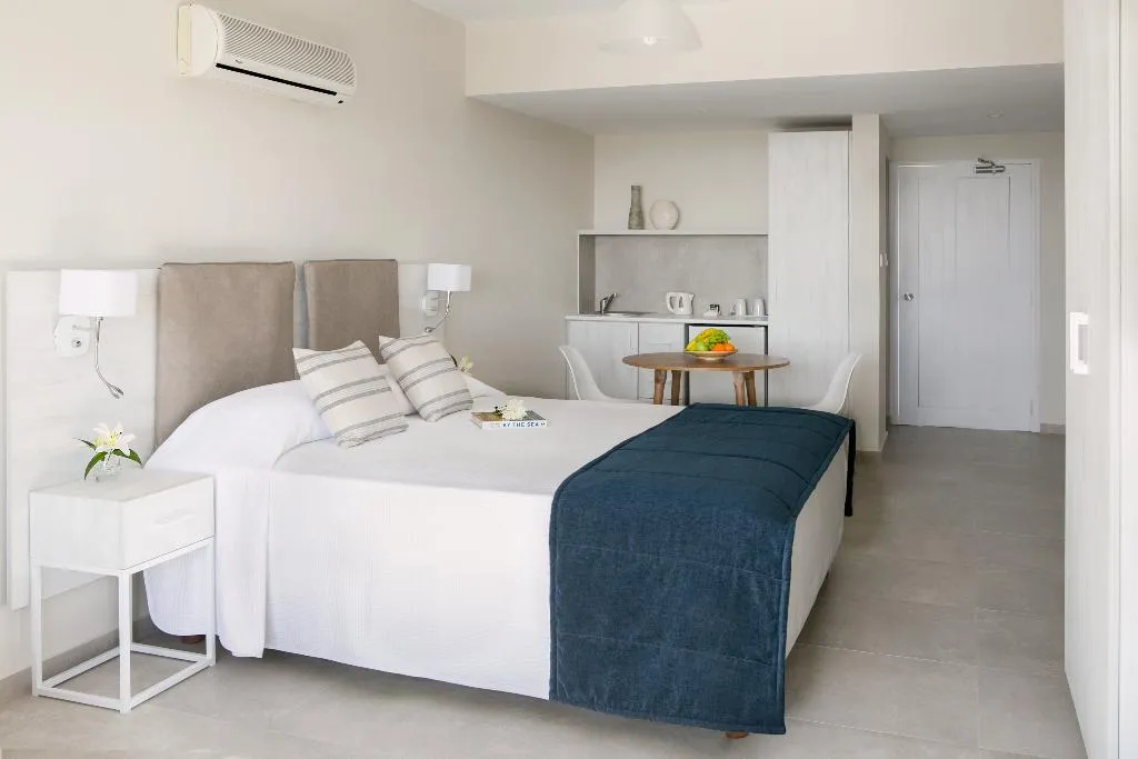 STUDIO SUPERIOR SEA VIEW Room, Louis Paphos Breeze, Cyprus
