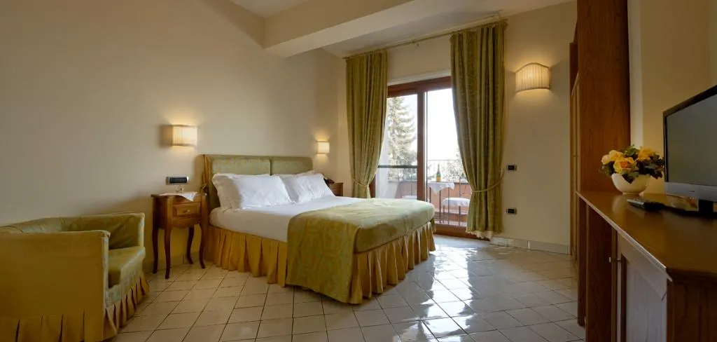 DOUBLE CLASSIC WITH TERRACE Room, Hotel Villa Poseidon, Naples