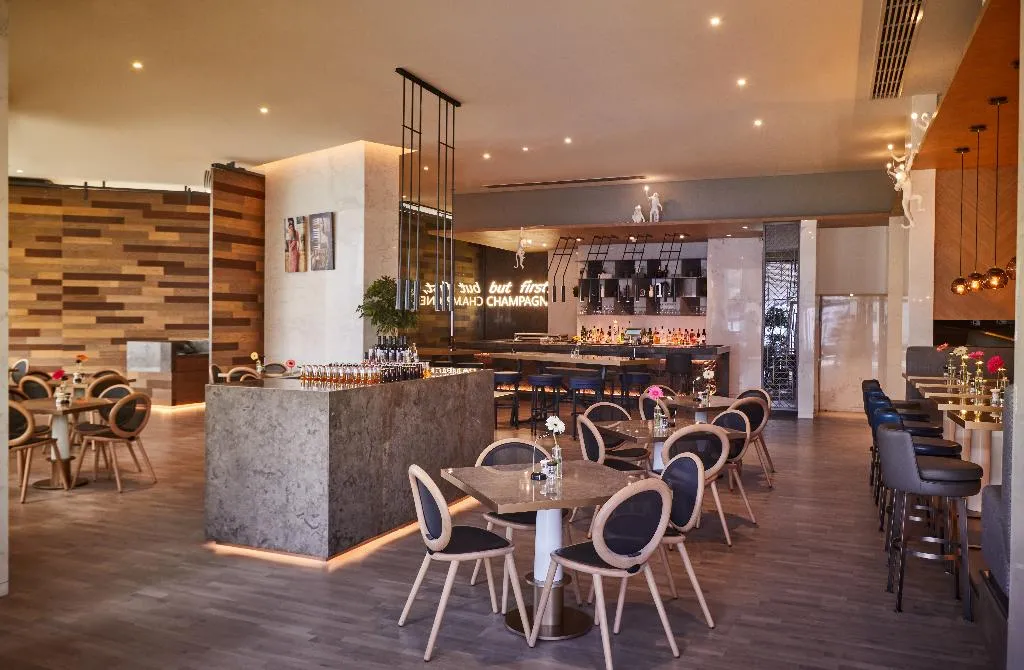 Restaurant, Media One, Dubai