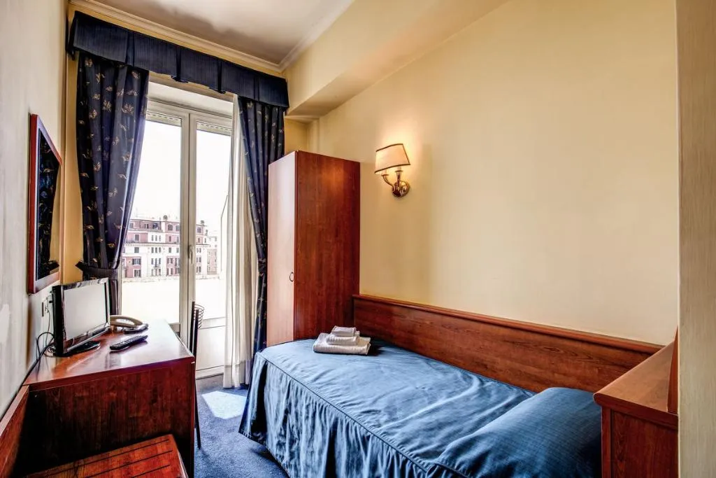 Room, Laura, Rome