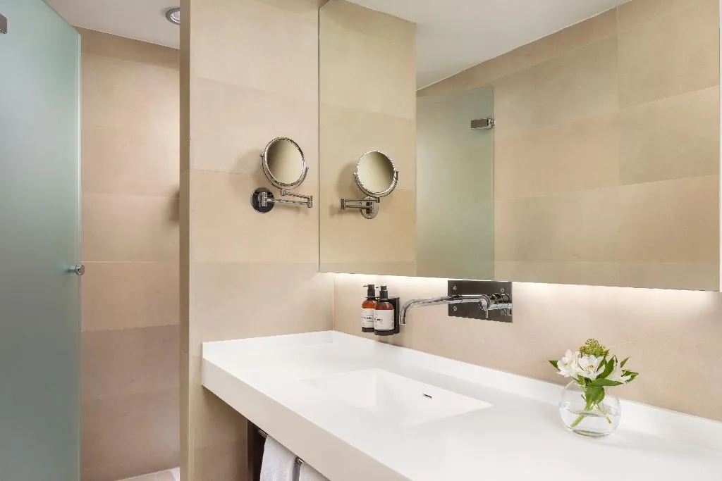 SINGLE STANDARD Room, NH Collection Barcelona Gran Hotel Calderón, Barcelona