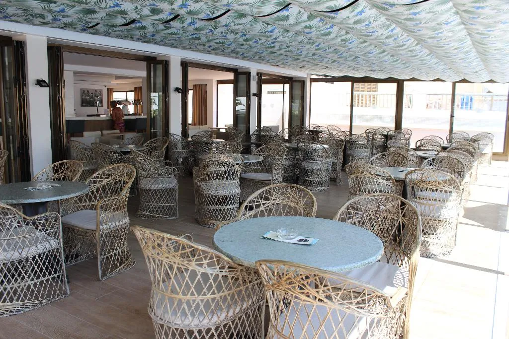 Terrace, R2 Veronica, Majorca