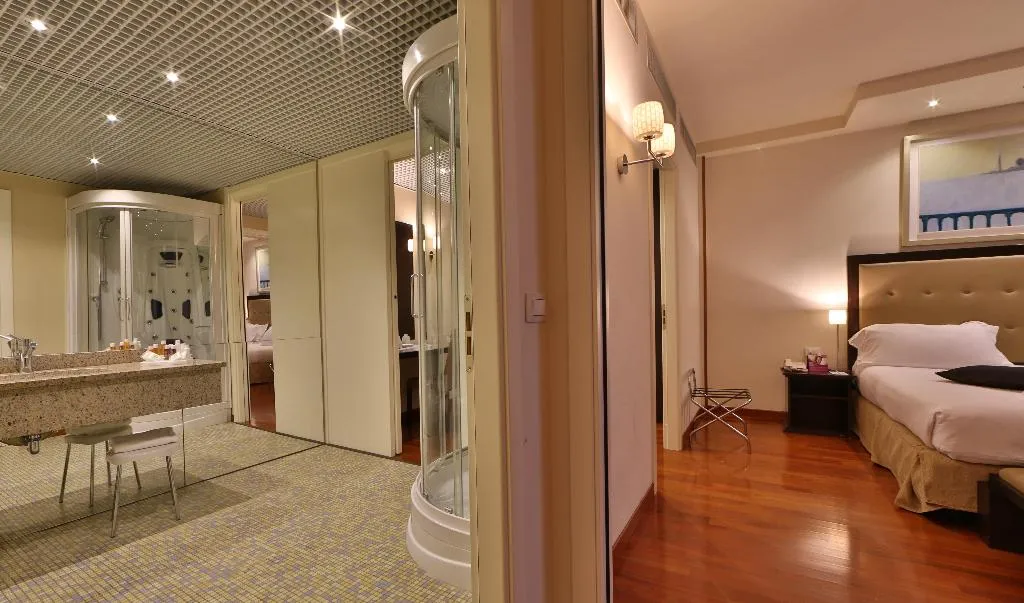 SUITE TWO DOUBLE BEDS ONE BEDROOM  Room, Crowne Plaza Venice East Quarto D'altino, Venice
