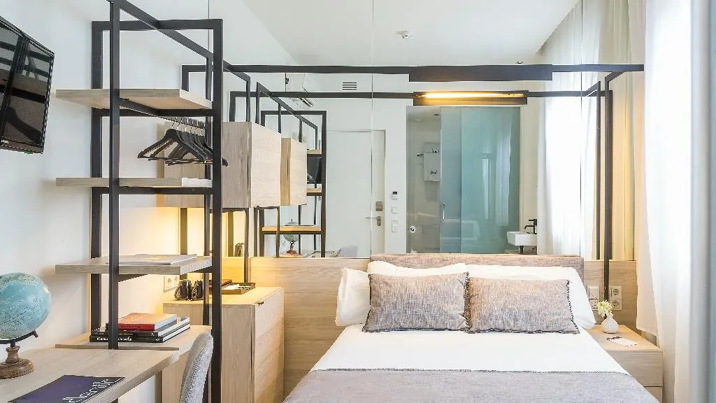 DOUBLE BASIC Room, Denit Barcelona, Barcelona