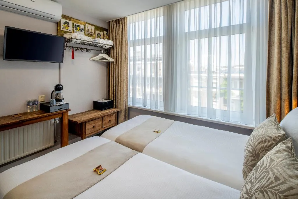 Double or Twin STANDARD Room, Hotel Jupiter, Amsterdam