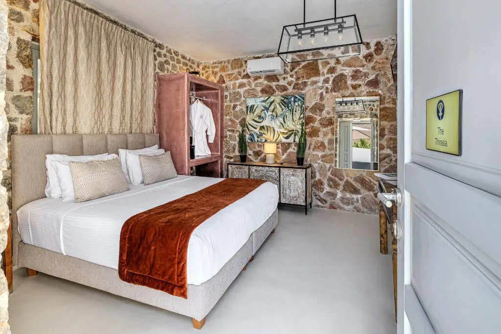 SUITE KING SIZE BED Room, Desiterra Resort, Santorini