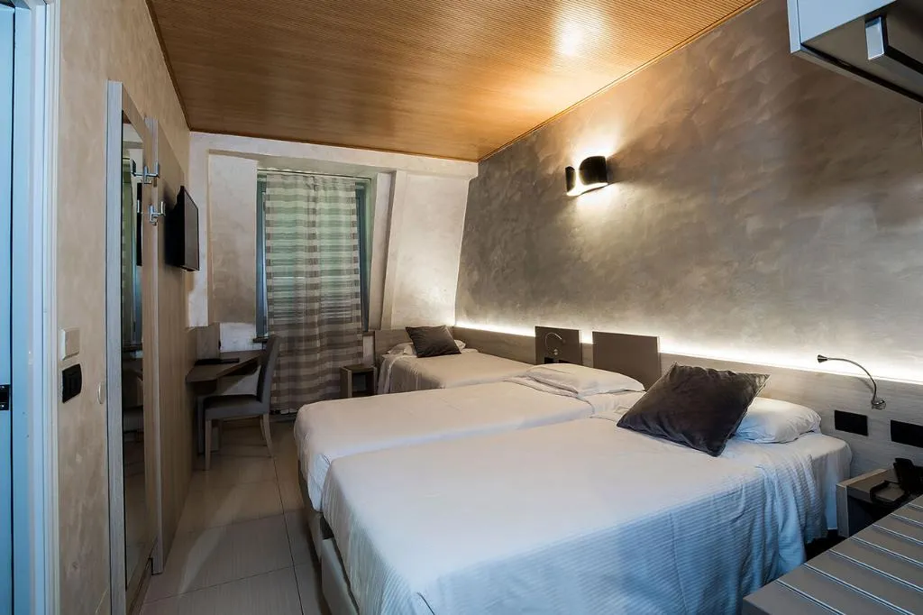 TRIPLE STANDARD Room, Hotel Bolzano, Milan