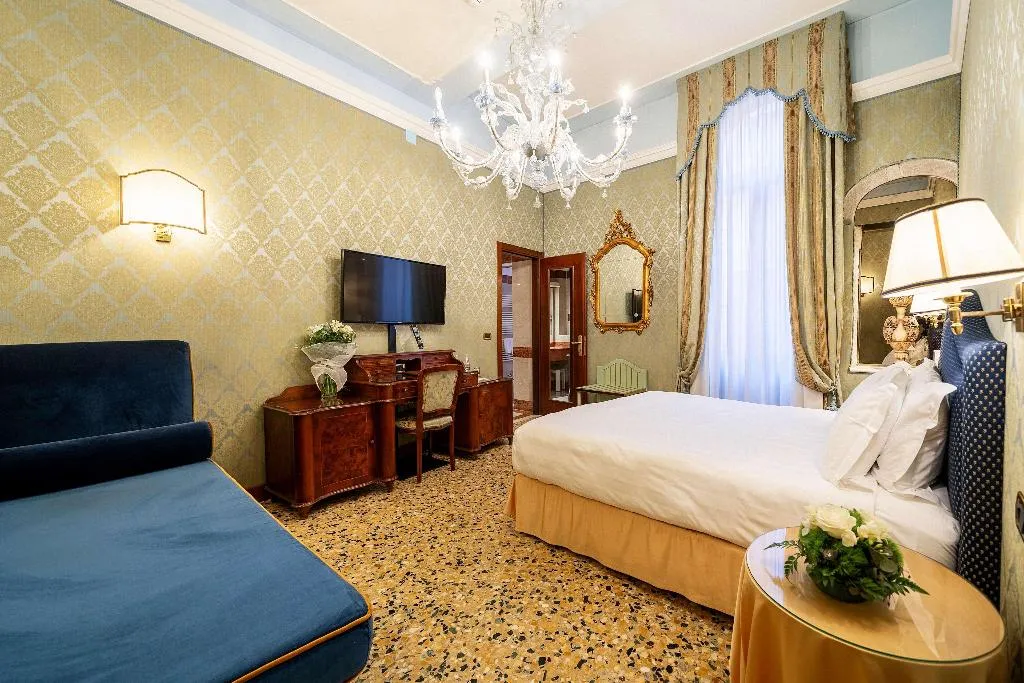 Room, Colombina, Venice