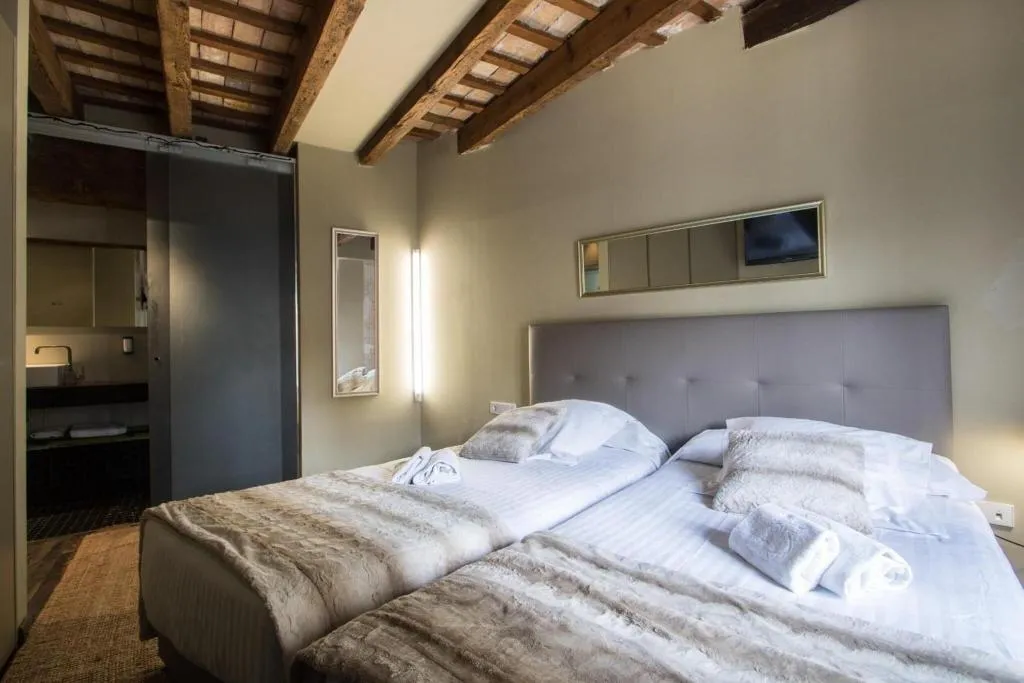 DOUBLE SUPERIOR KING BED Room, Cosy Rooms Bolseria, Valencia