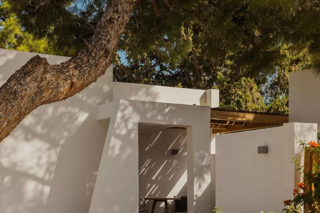 Room, Minos Beach Art Hotel, a Member of Design Hotels, Crete