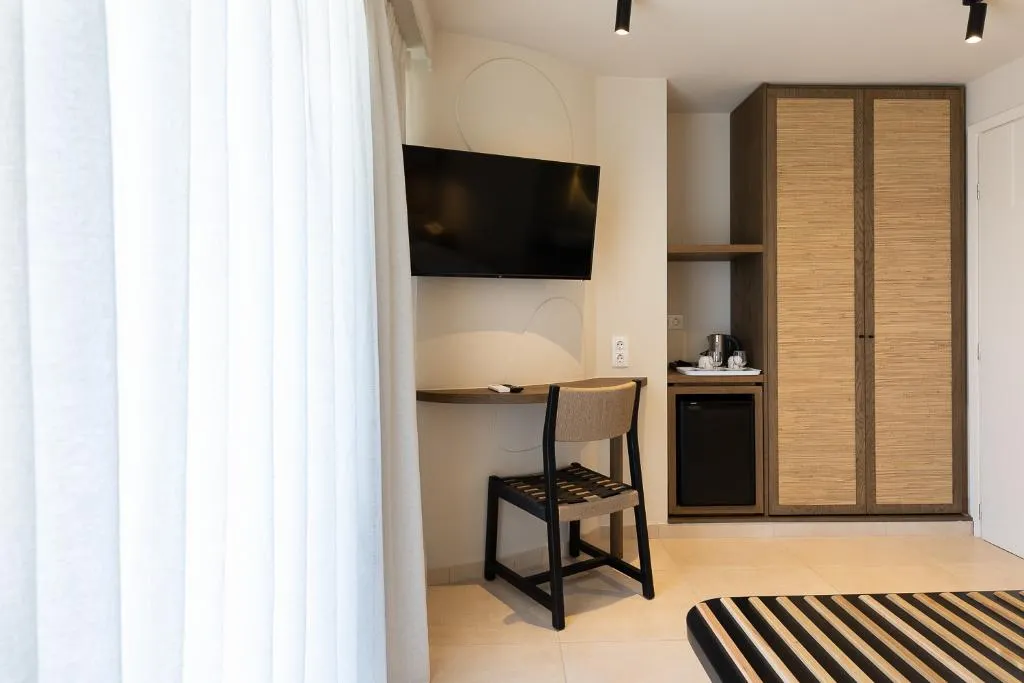 FAMILY ROOM POOL VIEW TWO BEDROOMS Room, Alia Beach Hotel, Crete
