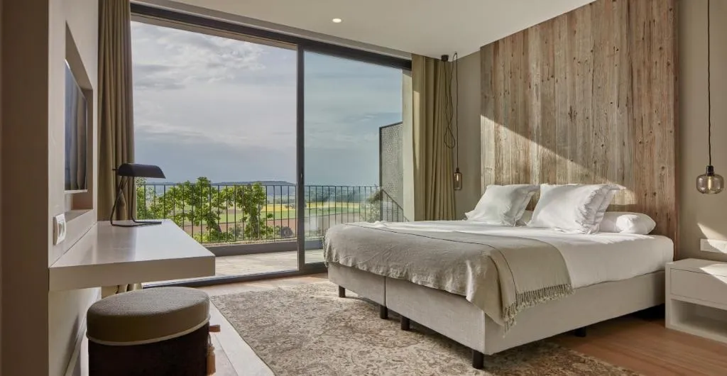 Double or Twin STANDARD Room, Hotel Castell D'Emporda, Barcelona