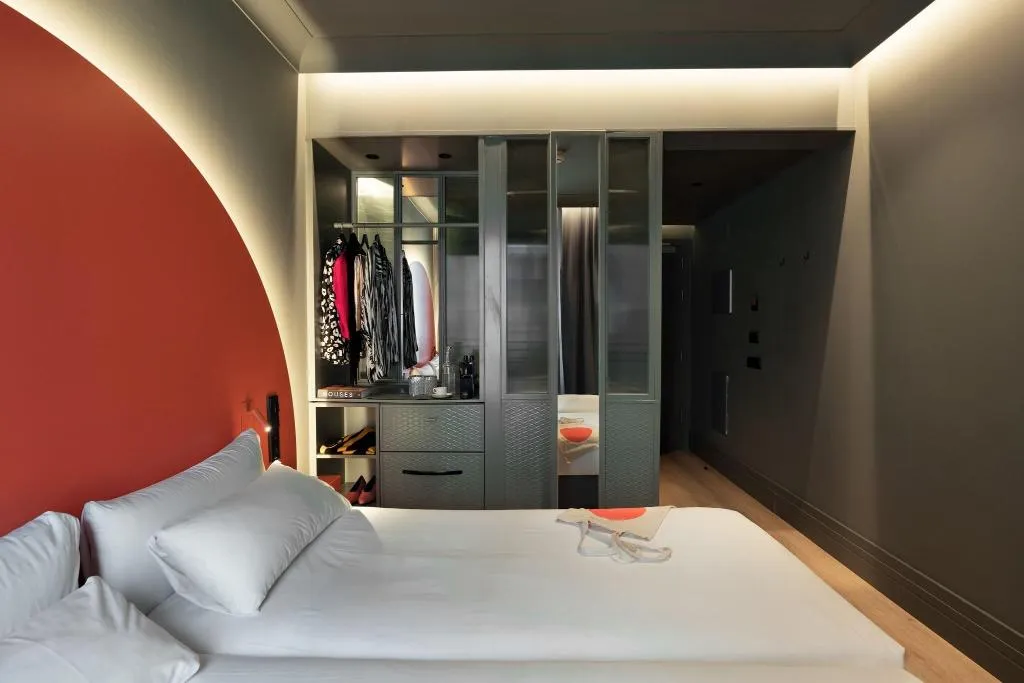 TWIN DELUXE Room, Chic & Basic Dot, Madrid