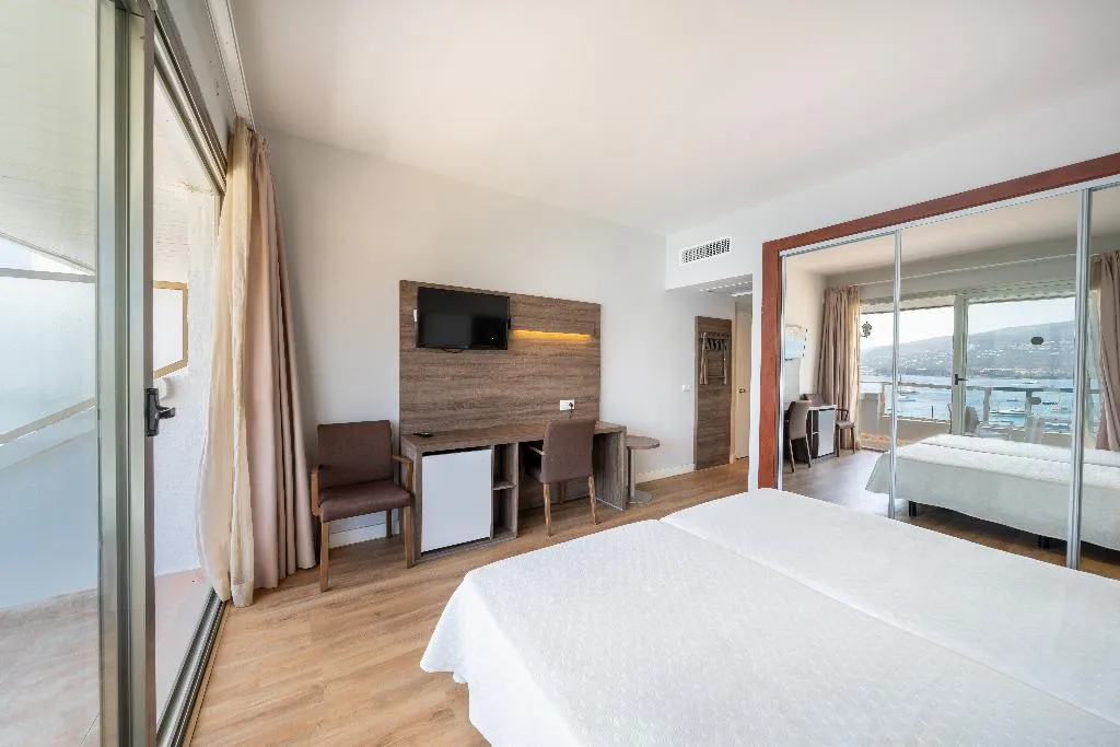 DOUBLE SINGLE USE SUPERIOR Room, Seramar Comodoro Playa, Majorca