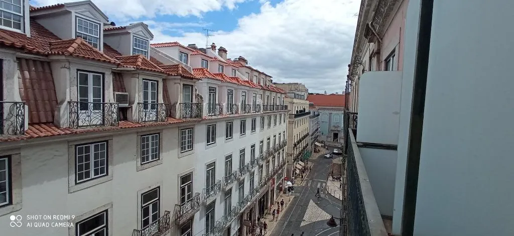 Room, Happy @ Chiado, Lisbon