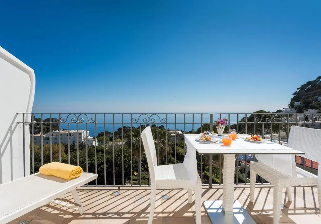 TRIPLE SEA VIEW Room, Hotel Syrene Capri, Naples