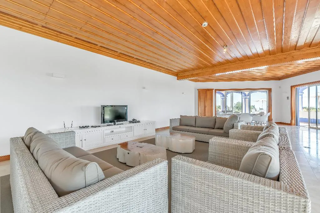VILLA FIVE BEDROOMS TWO BATHROOMS Room, Shantivillas, Algarve