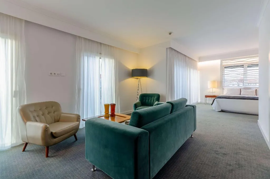 Room, Olissippo Saldanha, Lisbon