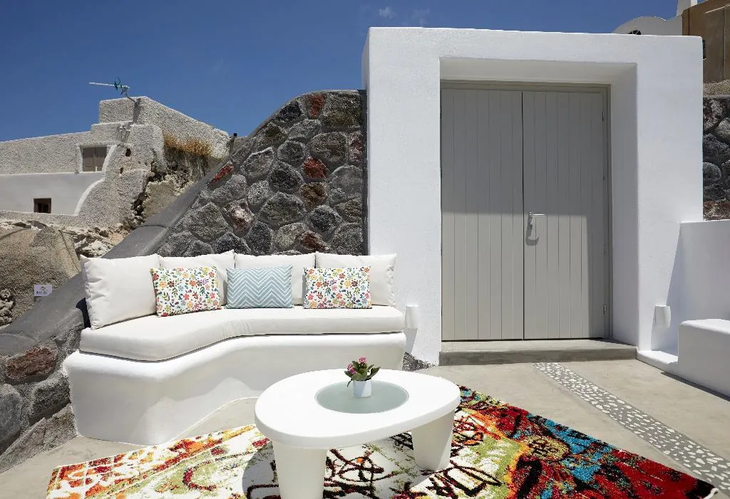 General view, Mellow Luxury Cave, Santorini