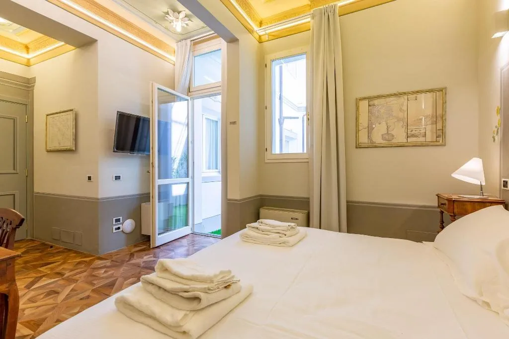 Room, Villa Tortorelli, Florence
