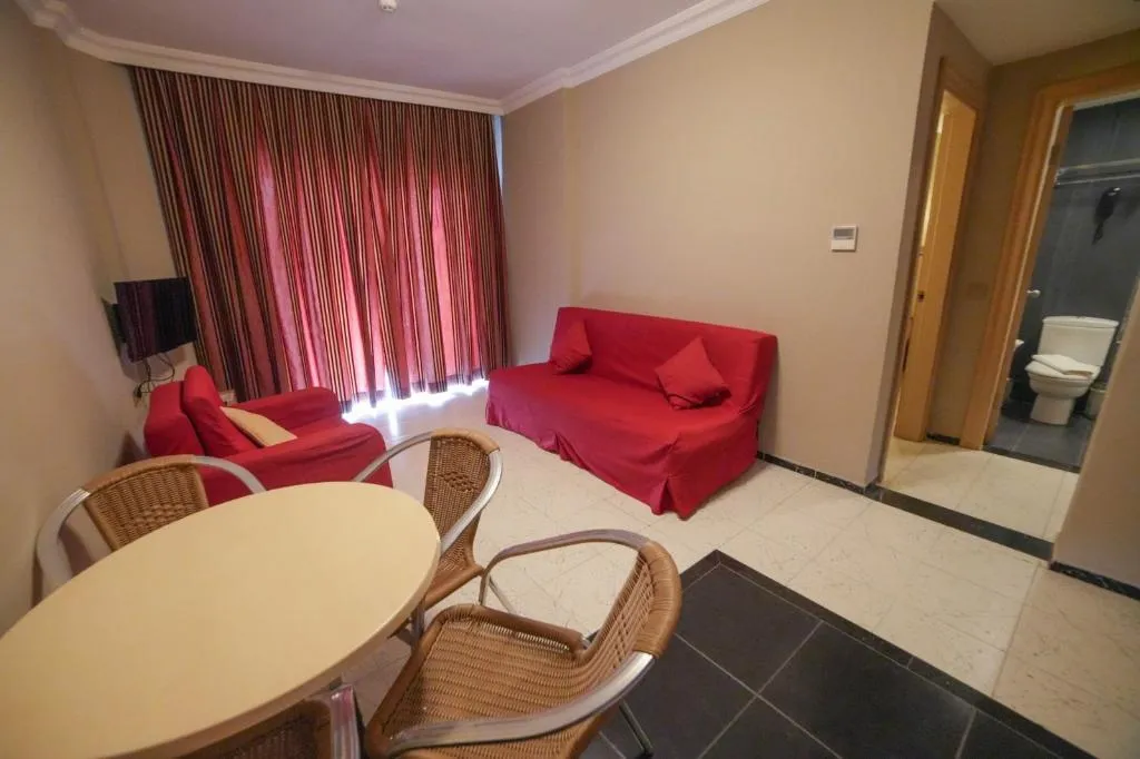 Room, Candan Apart, Dalaman