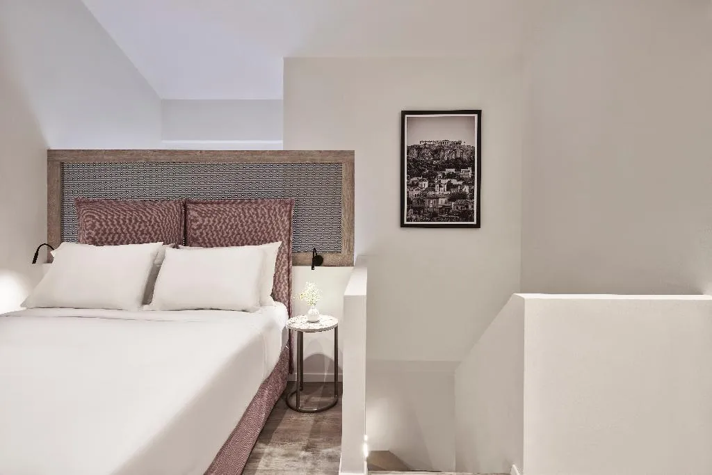 SUITE CAPACITY 4 Room, NLH Monastiraki, Athens