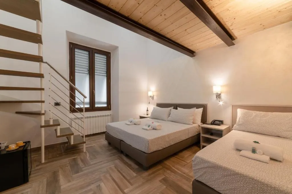 Room, B B Lorenzo De Medici, Florence